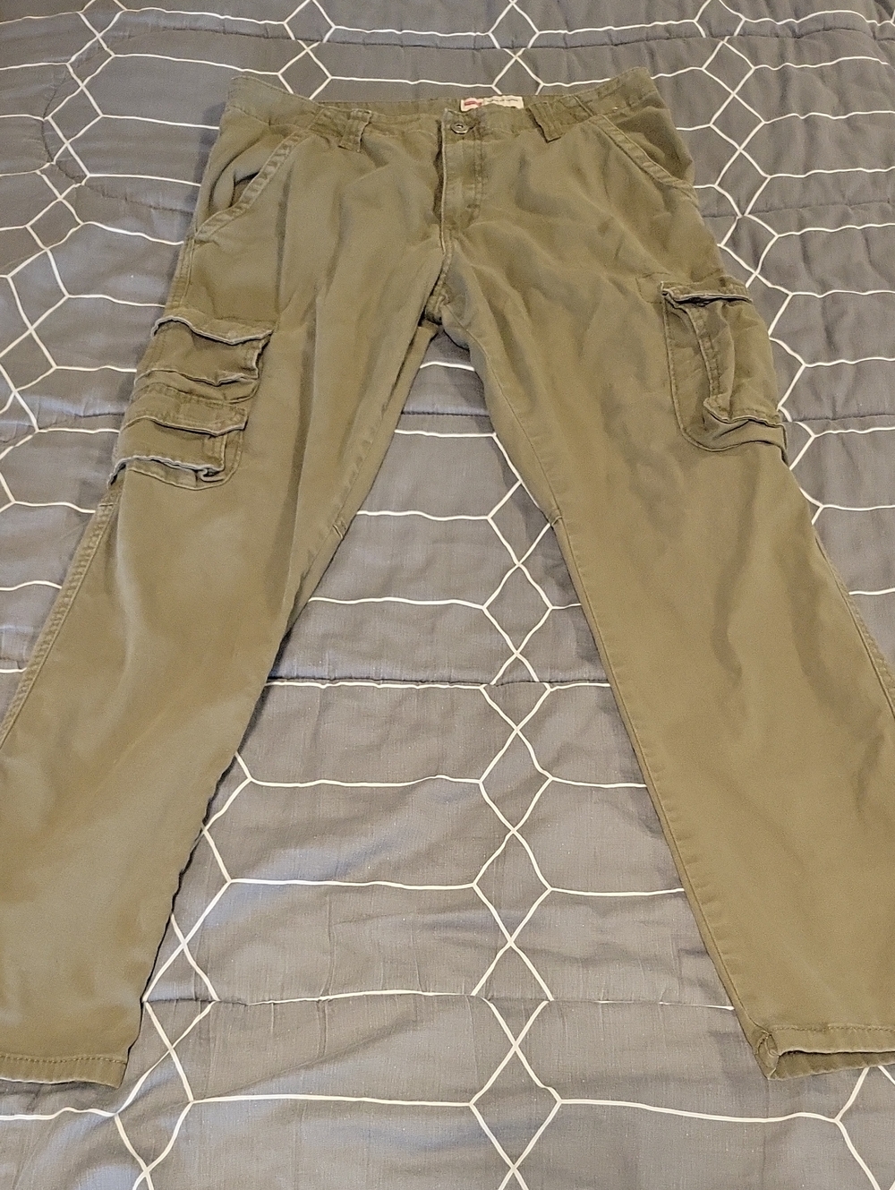 Men's Wrangler Olive Cargo Pants - Comfortable Utility Style
